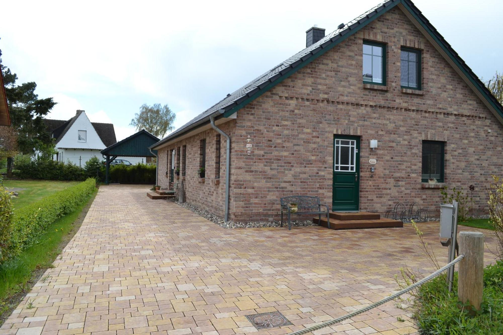 Dat Dardel Hus Born Buitenkant foto